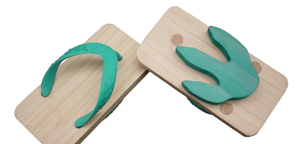 Милые шлепанцы, позволяющие оставлять следы животных на песке