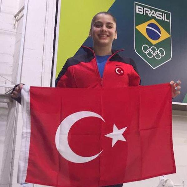 Bu başarısıyla 2012 Londra'ya katılan Göksu Üçtaş'tan sonra, Olimpiyatlarda yer alan ikinci Türk kadın jimnastikçi oldu. Aynı zamanda Türk jimnastik tarihinde Olimpiyat'a katılmaya hak kazanan en genç jimnastikçi ve Türkiye Olimpiyat Kafilesi'nin de en genç sporcusu oldu.