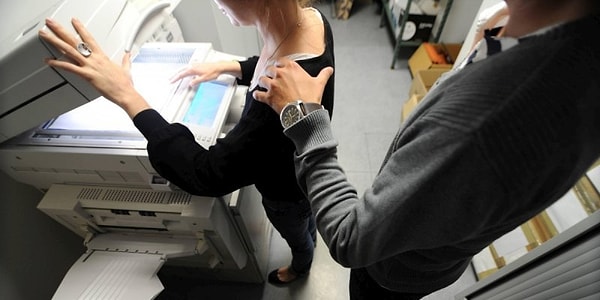 16. «Я переспал с девушкой с работы. Я ее босс. Это все усложняет»