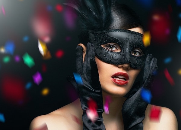 18. «Я переспала со своим работником на корпоративе. Я не знаю, как сказать ему, что не считаю, что это ошибка. На самом деле, я все еще хочу его»