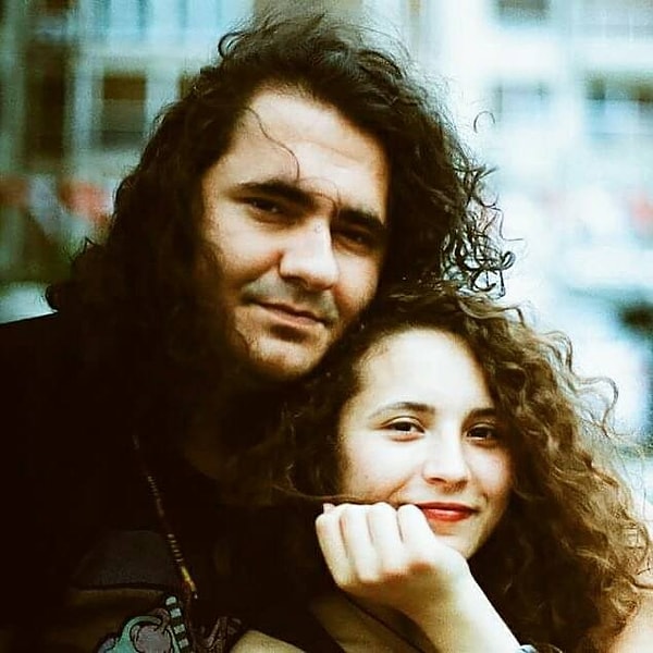 А теперь перед вами предстанут сами авторы и герои этих замечательных иллюстраций: Тугай (он) и Мелоди (она). Чудесная пара, правда? 👏👏