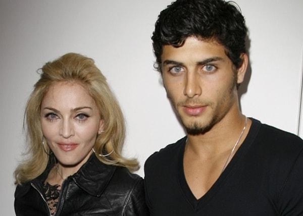 9. Madonna & Jesus Luz