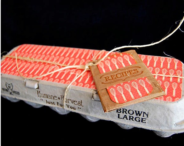 12. Мини-кексы могут стать отличным подарком, а упаковка из-под яиц - замечательный способ их транспортировки