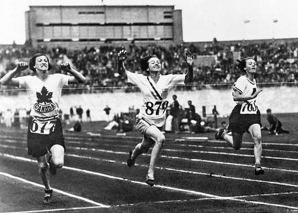 4. 1928 Olimpiyatlarında kadınlar altın madalya alıyor.