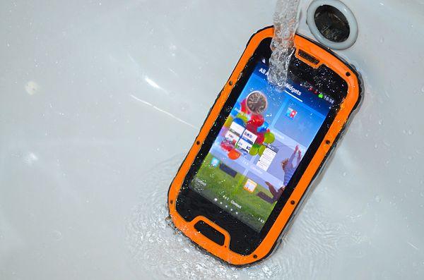 5. Because so many young people use their phones in the showers, 90% of the phones are water proof in Japan.