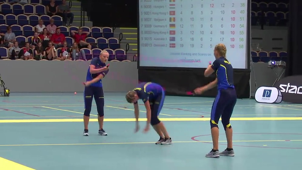 İsveçli Kadınların Beyin Bronzlaştıran İp Atlama Görüntüleri