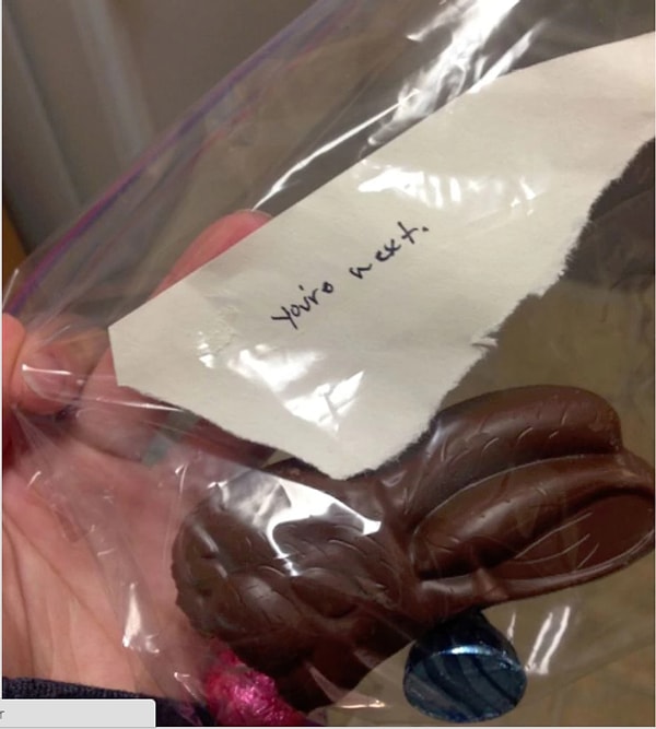 1. Супруги оставляют друг другу милые записки в контейнере с обедом