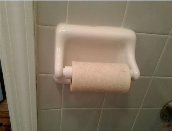 9. Вы вместе следите за чистотой в доме и не забываете менять туалетную бумагу