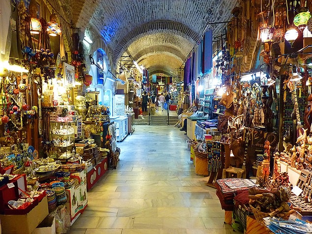 7. Kemeraltı Çarşısı'nda kaybolun