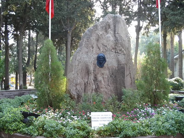 14. Zübeyde Hanım'ın kabrini ziyaret edin