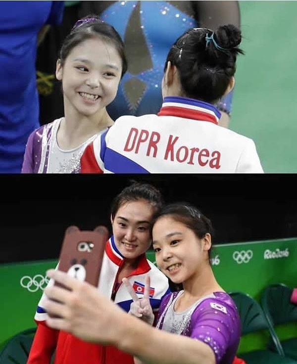 9. Düşman iki ülke Kuzey ve Güney Kore'den iki sporcu birlikte 'selfie' çekiyor.