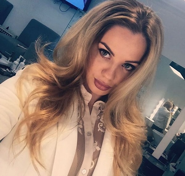 7. Свою внешность Юлия начала изменять с 18 лет, и родители полностью поддержали решение дочери.