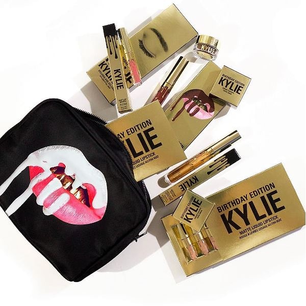 4. Кроме того, в тот вечер Кайли продемонстрировала свою новую коллекцию, которую, конечно же, посвятила своему "почти юбилею".