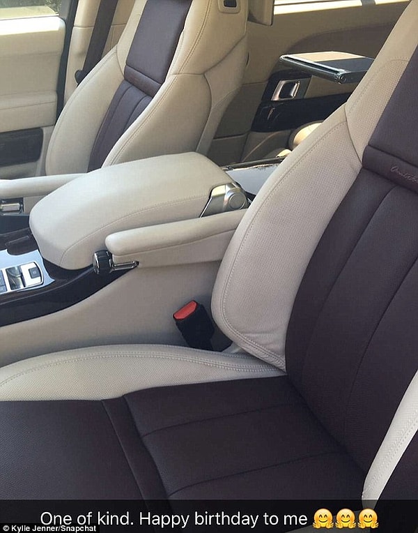 5. Первый подарок девушка решила получить от самой себя и приобрела за 200.000 долларов Land Rover SVAutobiography.