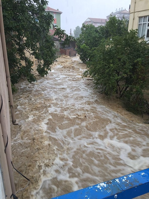 Karadeniz'de Sel: 47 Yolcusuyla Mahsur Kalan Otobüse Ulaşıldı