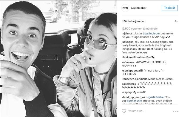 Bieber, birkaç saat önce modellik yapan 17 yaşındaki Sofia Richie ile beraberliğini ortaya koyan fotoğrafları Instagram hesabında paylaştı.
