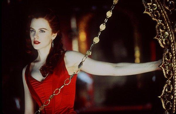 1. Kırmızının egemenliğindeki film Moulin Rouge'da Nicole Kidman'ın elbisesi.