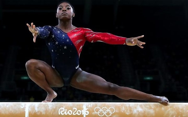 1. Симона Байлз (гимнастика)
