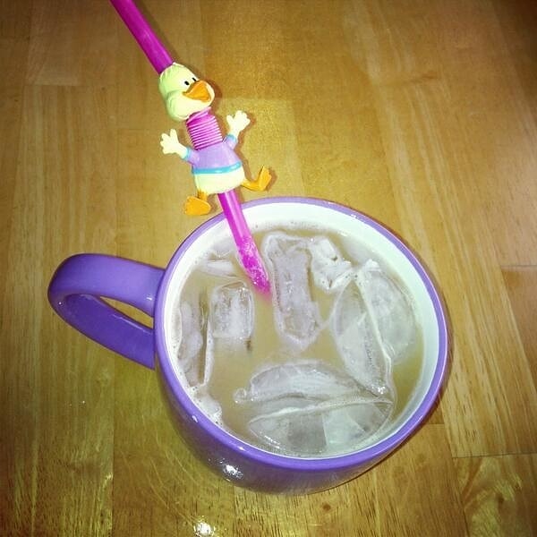 18. И, на десерт - чай со льдом и детской трубочкой