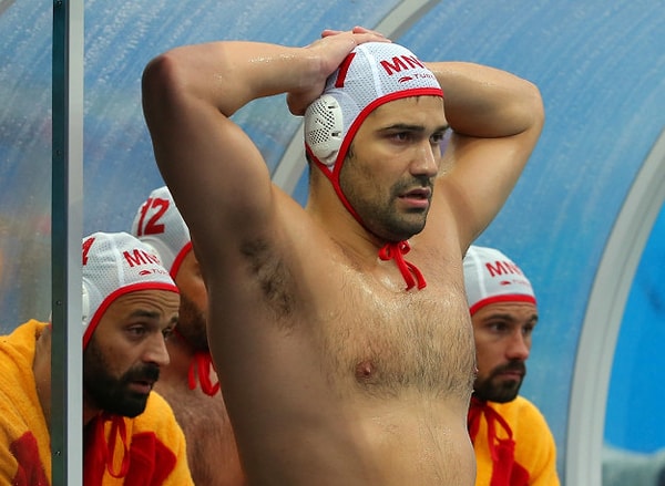 3. Забирайте своих прыгунов в воду и дайте нам пятерку этих горячих мужчин.