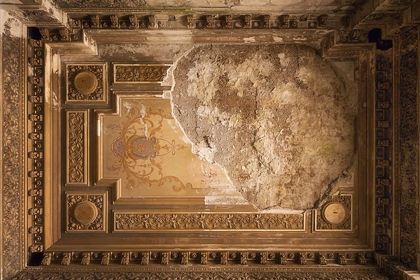 11. Потолок бара