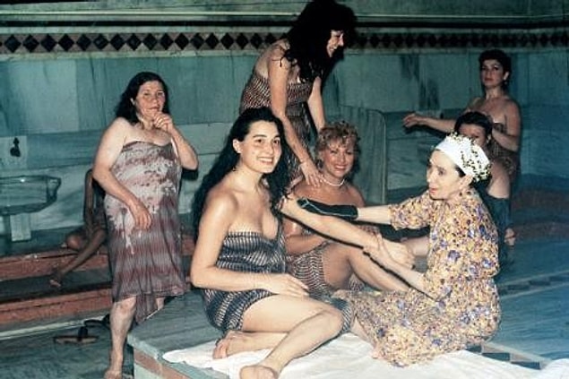 7. Güneşlenmeden önce hamama gidip bir güzel keselenmek de hazırlıkların arasında.
