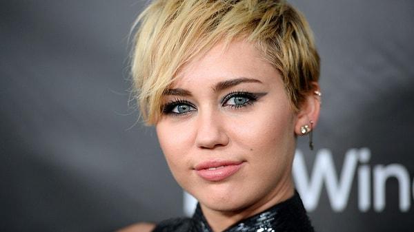 8. Miley Cyrus'un babası, küçük yaşta show dünyasına soktuğunu kızından "tek bir kuruş bile alamamaktan" şikayetçi...