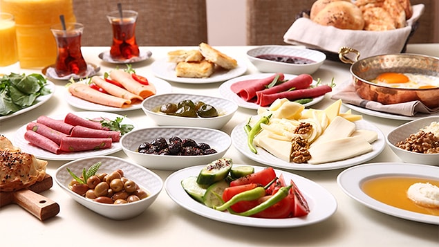 11. Uzunca bir sabah kahvaltısı yapmak.