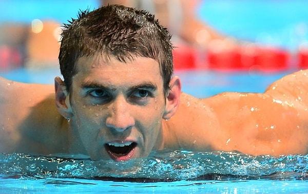 3. Bundan yalnızca 3 yıl sonra ise Phelps kendi yaş grubunda 100m kelebek stilde ülke rekorunu kırdı.