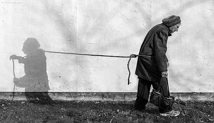 93 Yaşındaki Annesini Huzurevine Götürmeyip Hayatına Sokan Fotoğrafçıdan Enfes Çalışma