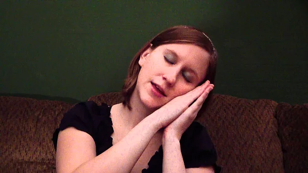 Bazı işitme engelli insanların, uykularında işaret dili kullandıkları gözlemlenmiştir.