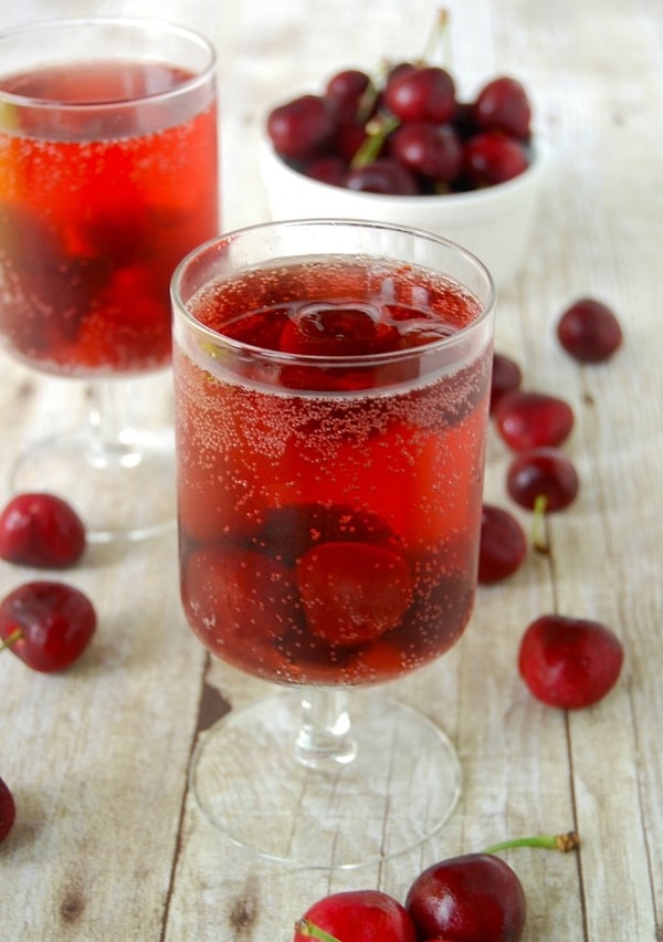 7. Добавьте любой безалкогольный напиток (не более 2 стаканов).