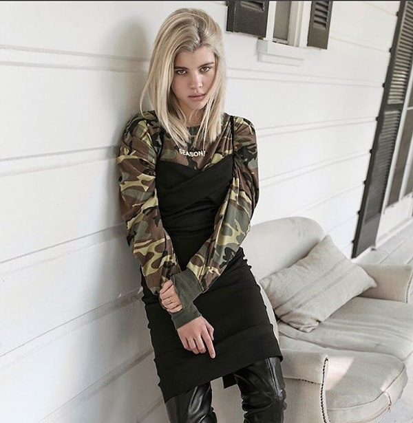 И имя этому концу - София Ричи.