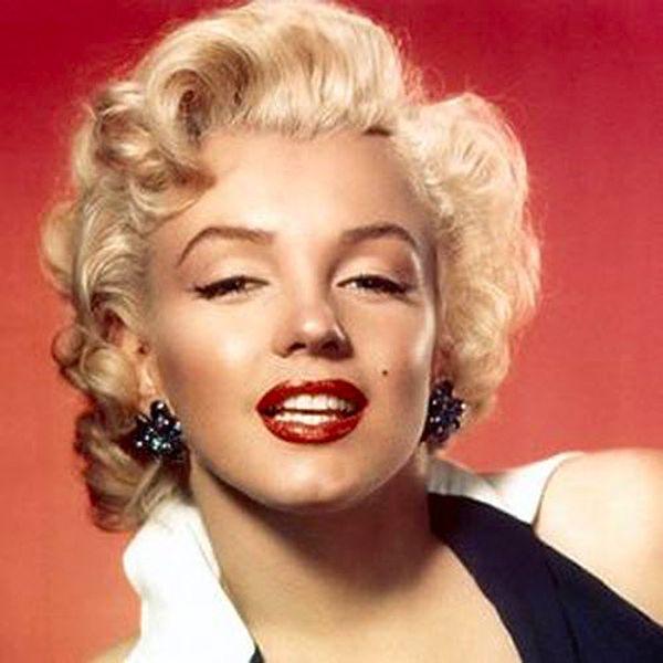 9. Marilyn Monroe da 1940'lı yıllarda verdiği çıplak pozlarla defalarca kez erkek dergilerini süslemişti.