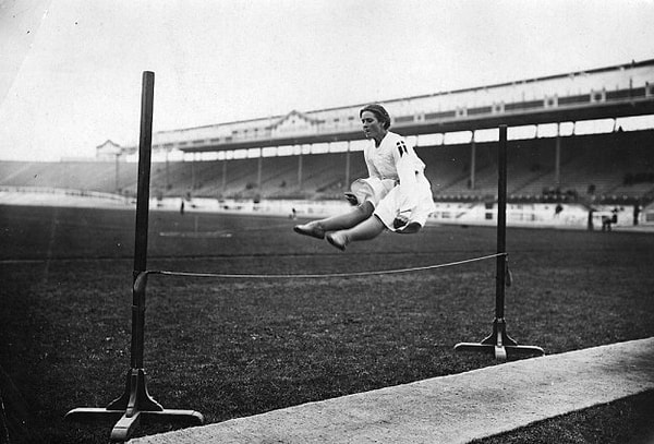 6. А так я обычно ложусь на кровать после тяжелого дня. Думаю, я смогла бы повторить это перед миллионами зрителей. Наверное…