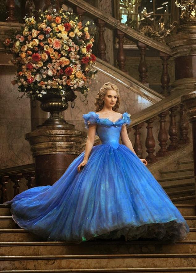 12. This dreamlike blue gown on Cinderella surely belongs to a fairy tale!
