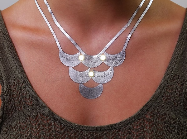 3. DuoSkin также способна реагировать на температуры тела человека и отображать его эмоциональное состояние.