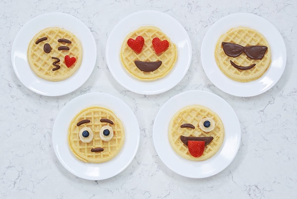 13. 😘😍😎😯😜