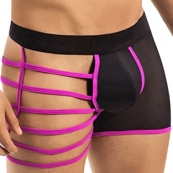 3. Он фанат Ким Кардашьян