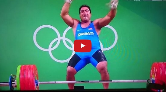 Неунывающий тяжелоатлет повеселил весь Рио