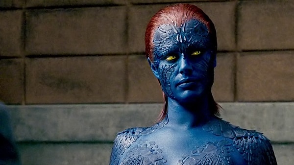 3. Похоже, гримеры голливуда любят синий цвет:)  Кто исполняет роль Мистик из "Людей Икс-2"?