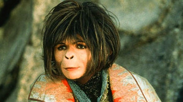 12. Нам всем запомнилась картина "Планета обезьян". Как вы думаете, кто сыграл Ари?