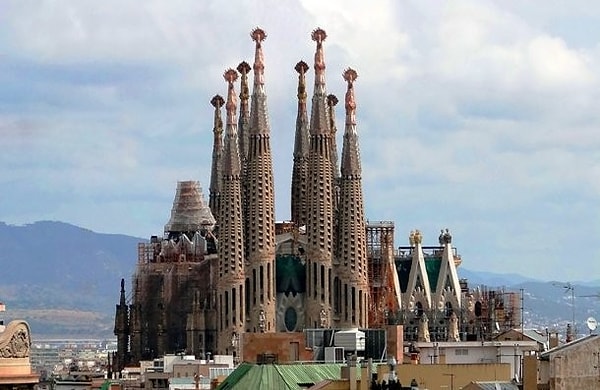 8. Храм Святого Семейства, Барселона, Испания