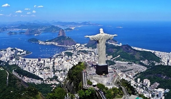 22. Статуя Христа-Искупителя, Рио-де-Жанейро, Бразилия