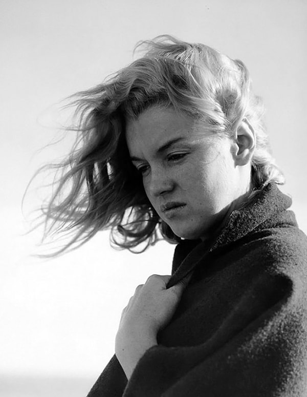 6. Андре рассказывал ей о чем-то, задавал разные вопросы, при этом снимая на камеру её реакцию.