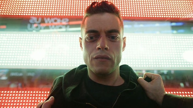 Dizide Rami Malek’in canlandırdığı ana karakter Elliot Alderson’a ait bir günlük olarak kurgulanıyor