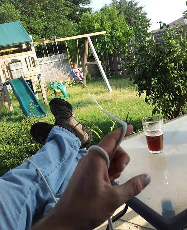 12. И дочку покачать, и пивка попить 👍