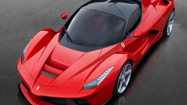 10. У гибридного суперкара LaFerrari 1050 лошадиных сил при 900 Нм крутящего момента и 120-киловаттный электромотор.