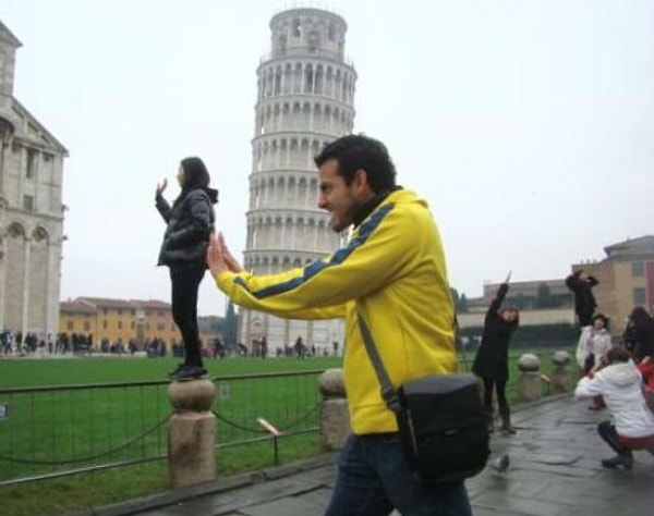 9. Для больших шутников. Придержите туриста, который уже придерживает башню 😉