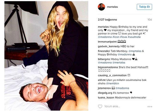 4. Mert Alaş, popun kraliçesi Madonna'nın doğum gününü Instagram hesabından paylaştığı bu fotoğrafla kutladı.